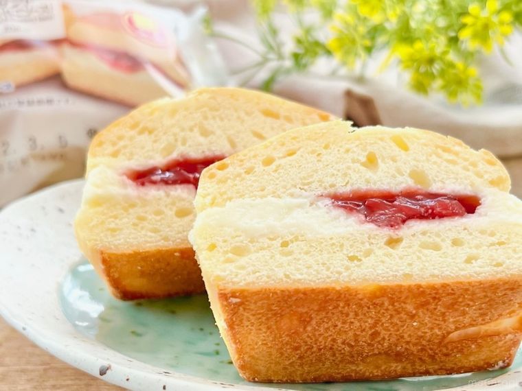 ファミマに魅惑の新作!「冷やして食べるスコーンサンド」はチーズぎっしりでリピ必至の画像