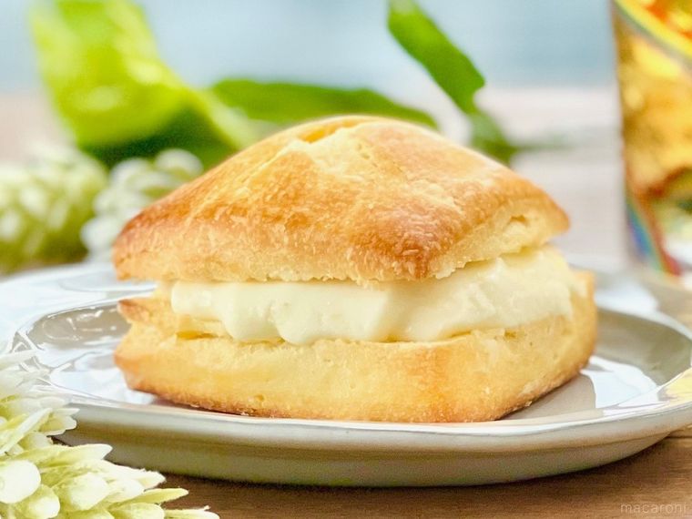 ファミマに魅惑の新作!「冷やして食べるスコーンサンド」はチーズぎっしりでリピ必至の画像