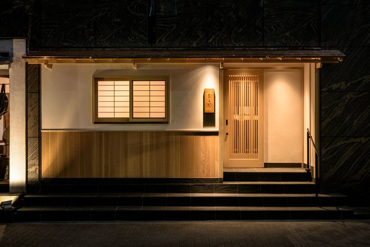 銀座に「焼鳥 ひら野」がオープン。名店「瀬尾」出身の店主による “御神酒からはじまる” コースの画像