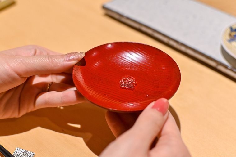 銀座に「焼鳥 ひら野」がオープン。名店「瀬尾」出身の店主による “御神酒からはじまる” コースの画像