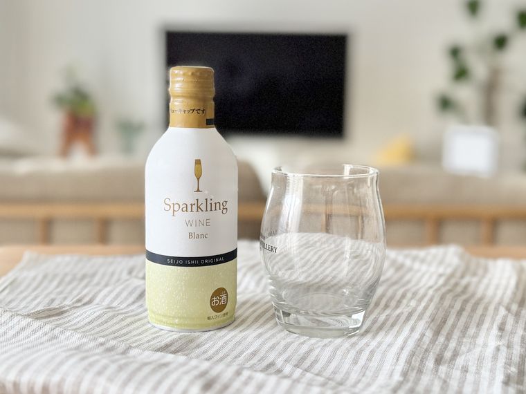 テーブルに並ぶSEIJOISHIIスパークリングブランとグラス