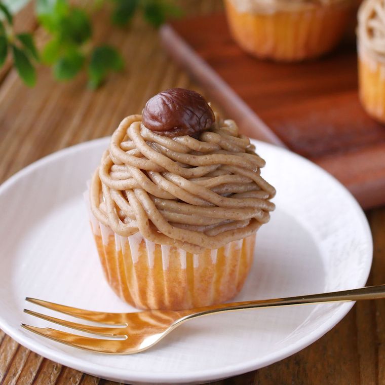 渋皮栗のグラッセがトッピングされたマロンモンブラン