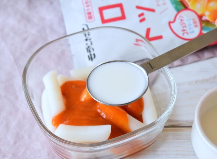 韓国発のヒットグルメ「ロゼトッポギ」って?スーパーで買えるモランボンの新商品を実食の画像