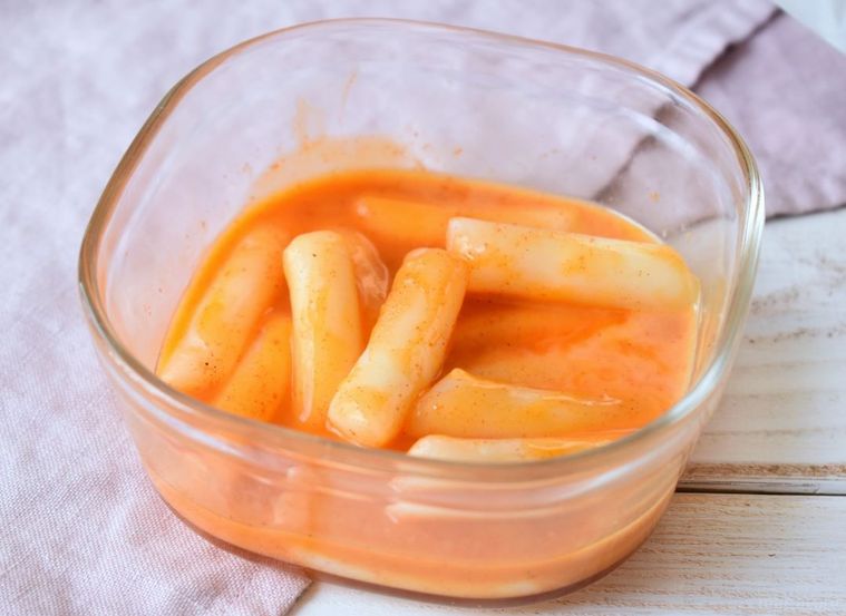 韓国発のヒットグルメ「ロゼトッポギ」って?スーパーで買えるモランボンの新商品を実食の画像