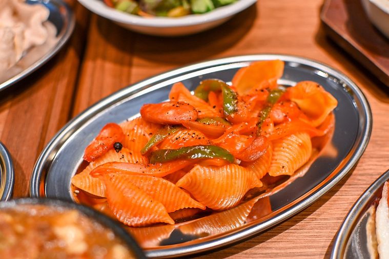 ミニサイズの銀皿洋食が集合!渋谷「洋食酒場オオハシ」のおすすめメニュー8選の画像