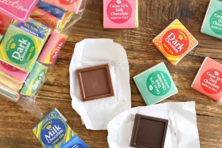 「ナポリタンチョコレート」の包を開いた様子