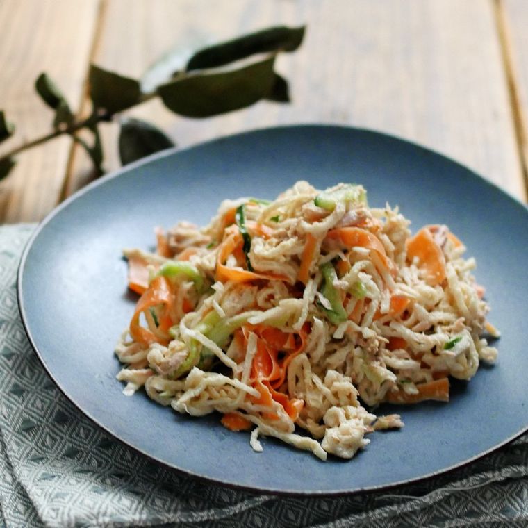 器に盛られたツナと切り干し大根のマヨぽんサラダ