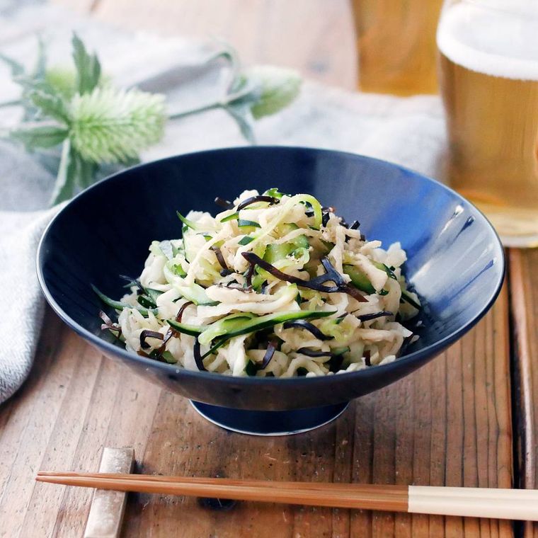 器に盛られた切り干し大根の塩昆布サラダ