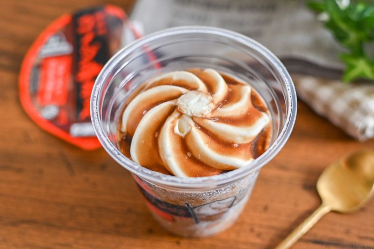 コメダ×森永製菓のアイス「フローズンコーヒーフロート」が登場!コーヒーの香りが贅沢な大人のデザート【365日アイス女子】の画像