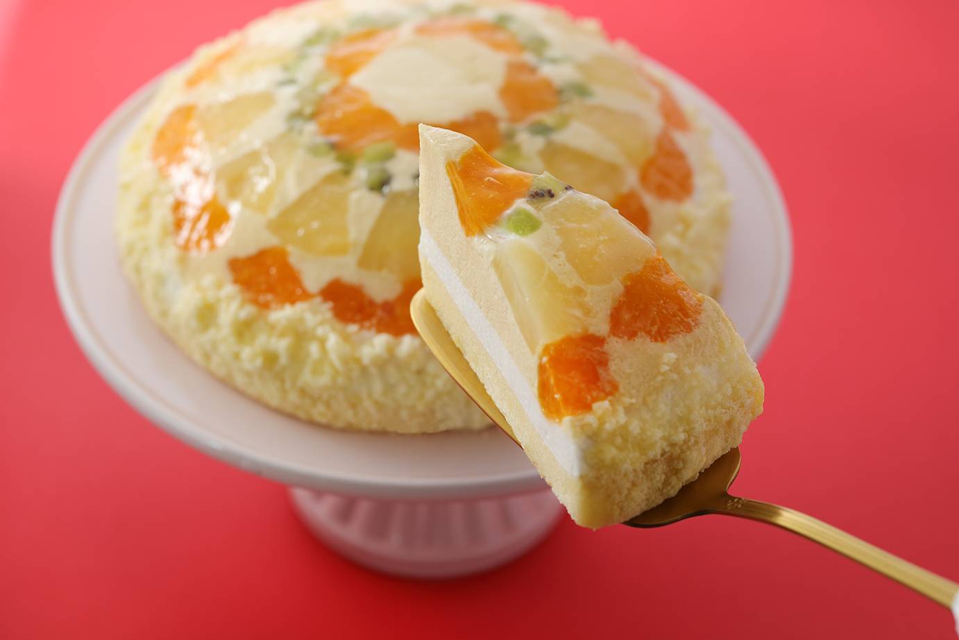 まるで宝石ケーキ スタバ新作 フルーツオレ ケーキ は春らしさを感じる味 Macaroni