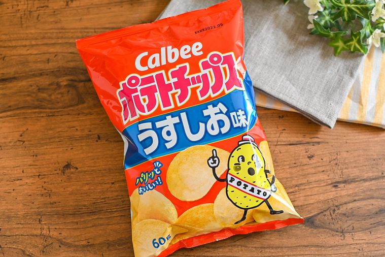 カルビーのポテトチップスのうすしお味のパッケージ