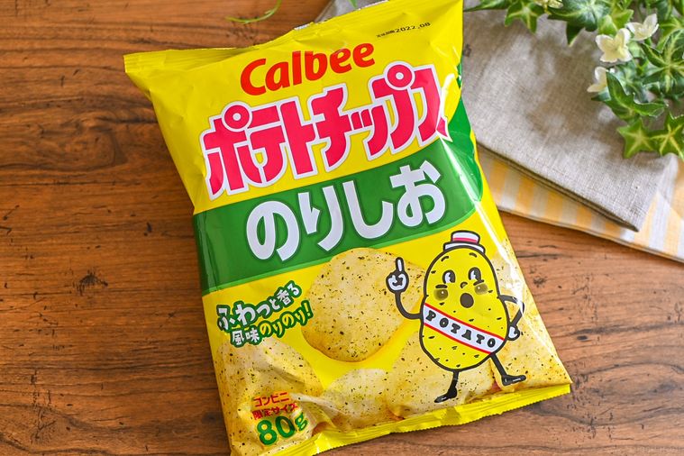 カルビーのポテトチップスののりしおのパッケージ