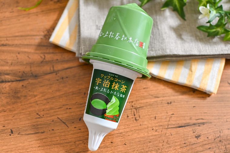 ファミマ限定「ワッフルコーン抹茶」は本格派。上林春松本監修でラテのようなまろやかさ【365日アイス女子】の画像