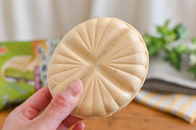 ファミマ限定抹茶のもち最中アイスの贅沢感がすごい。上林春松本店監修の食感も楽しい逸品【365日アイス女子】の画像