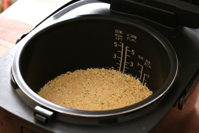 炊飯器で一発!シーフードヌードルで作る簡単ピラフの完成度がすごすぎた…の画像