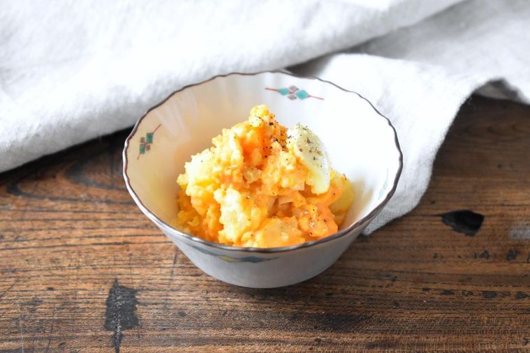 器に盛った海老クリームポテトサラダ