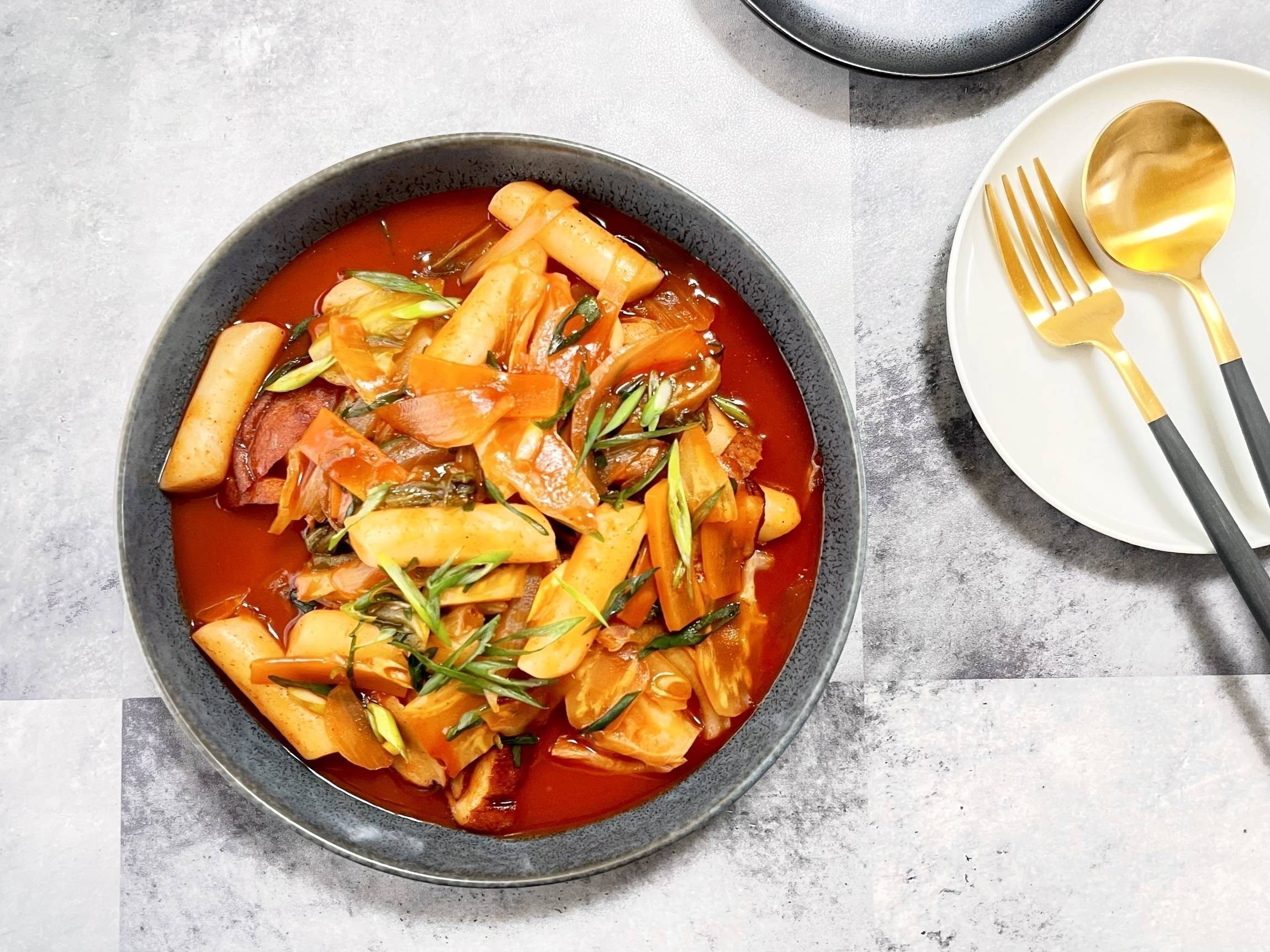 業務スーパー トッポッキ が本格的 冷凍と常温2種類を比較レビュー Macaroni