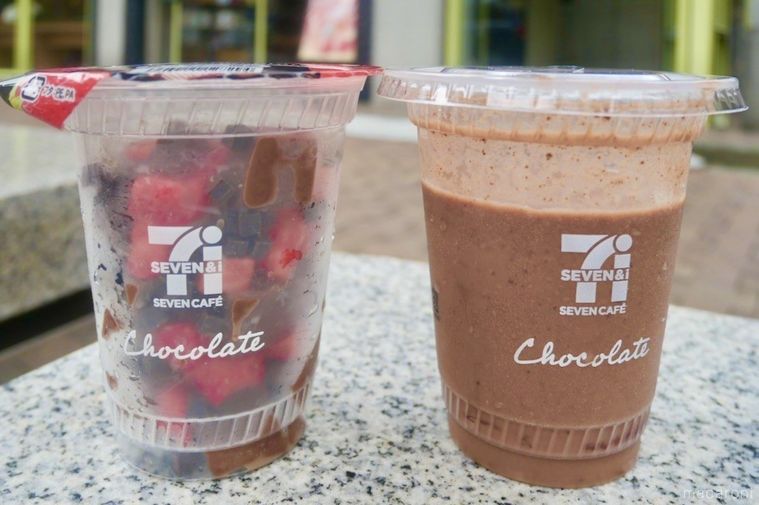 ブレンドする前と後のスムージー