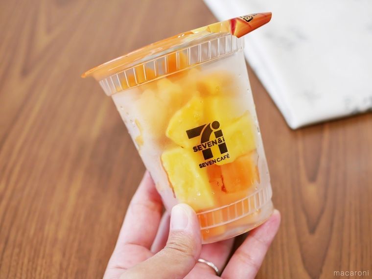 セブンイレブンのお店で作るマンゴーパインスムージー