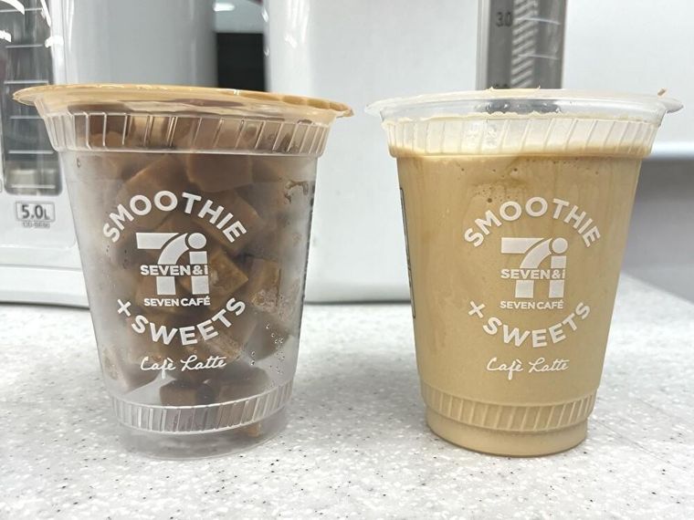 スムージーにする前と後のセブンイレブンのカフェラテスムージーを並べた画像