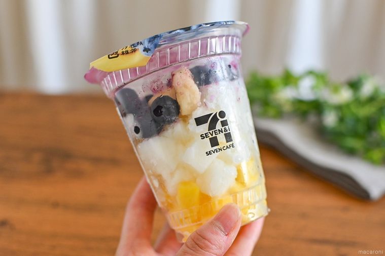 セブンイレブンのお店で作るブルーベリーヨーグルトスムージー