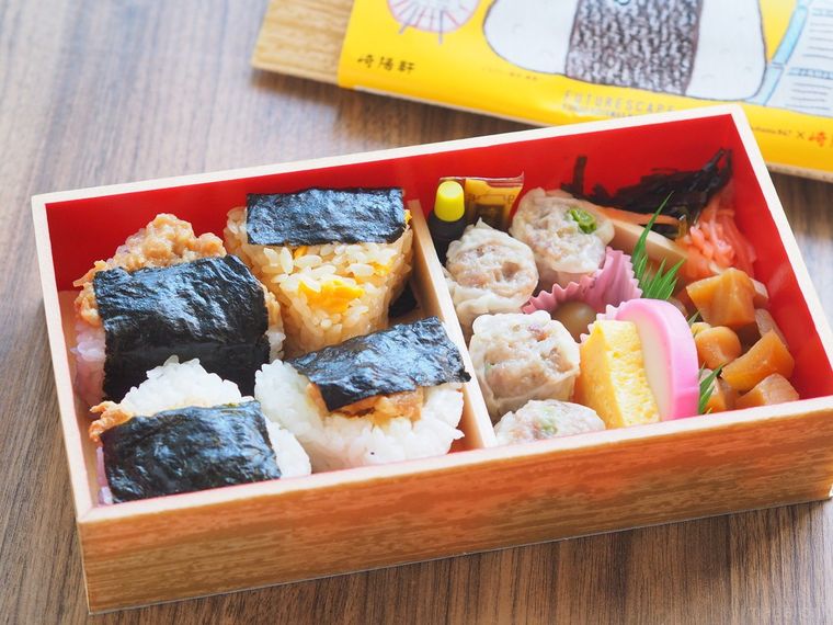 崎陽軒「おにぎりシウマイ弁当」を入手!期間限定の発売につき、即売り切れの嵐!?の画像