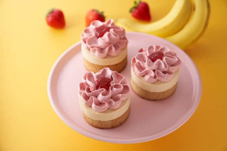 スタバ新作サマーフード全9品!花束風ケーキやバナナクリームドーナツなど必食メニューが大集合の画像