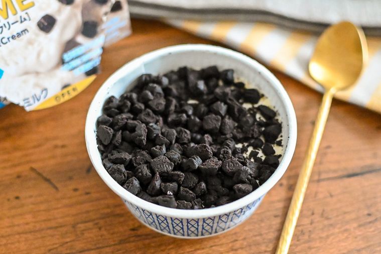 MOW新作クッキー&クリームは見た目も味も衝撃的すぎる。バランスも絶妙で食感も楽しい贅沢スイーツ【365日アイス女子】の画像