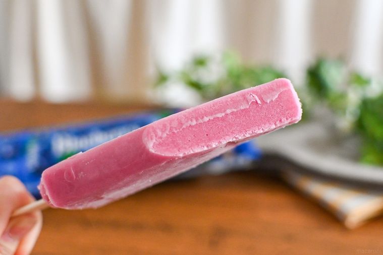 懐かしの「ブルーベリーガム」がアイスになった!? 食感も風味も本家にかなり近い再現度【365日アイス女子】の画像