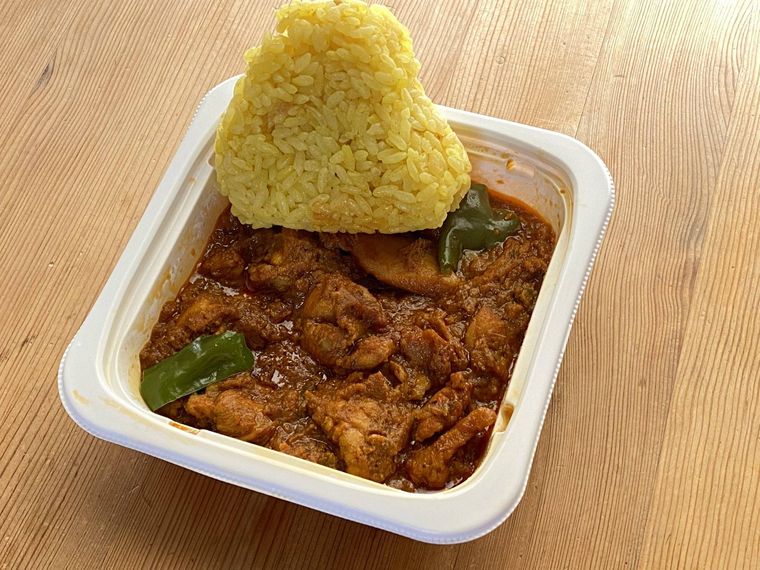 セブンおにぎり、インド人的食べ方で革命が起きる!Twitterで2万いいね、チキンマサラ×ヨーグルトの奇跡の画像