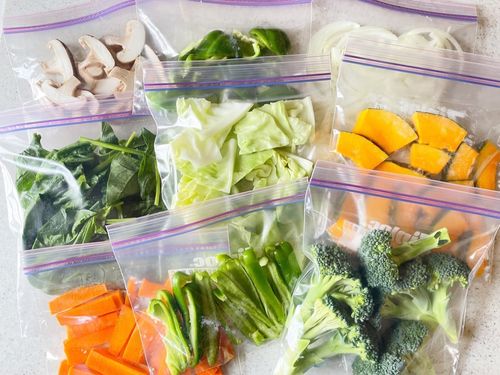 野菜はカットして冷凍保存が便利！保存のコツと解凍方法もチェック