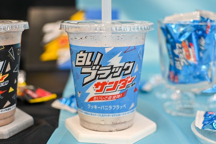 【2種実食】ブラックサンダーがファミマフラッペに!北海道限定の味も全国で味わえる♪の画像