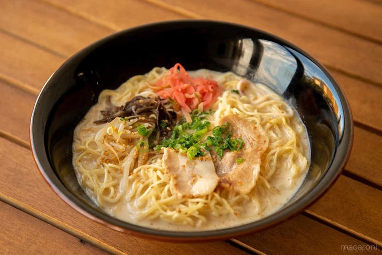 チャーシューがのっているとんこつラーメン