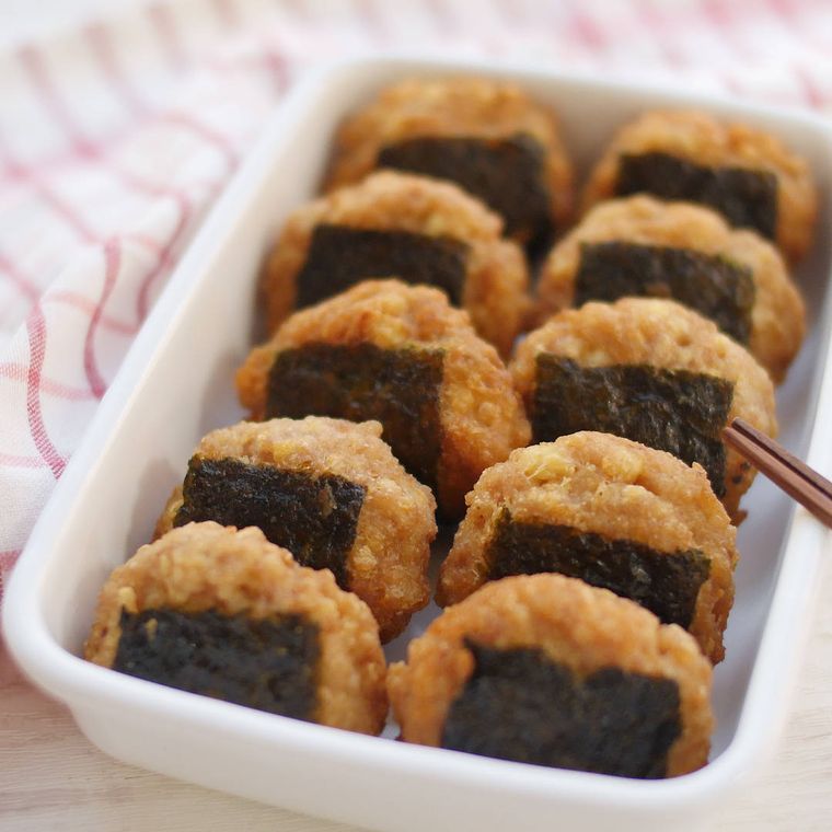 白色の容器に入ったのりっこお豆腐チキンナゲット