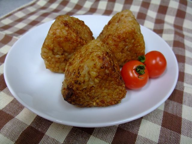 簡単で美味しい「焼きおにぎり」のアレンジレシピまとめ〜夜食にも最適♡の画像