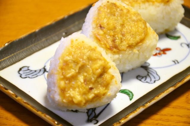 簡単で美味しい「焼きおにぎり」のアレンジレシピまとめ〜夜食にも最適♡の画像