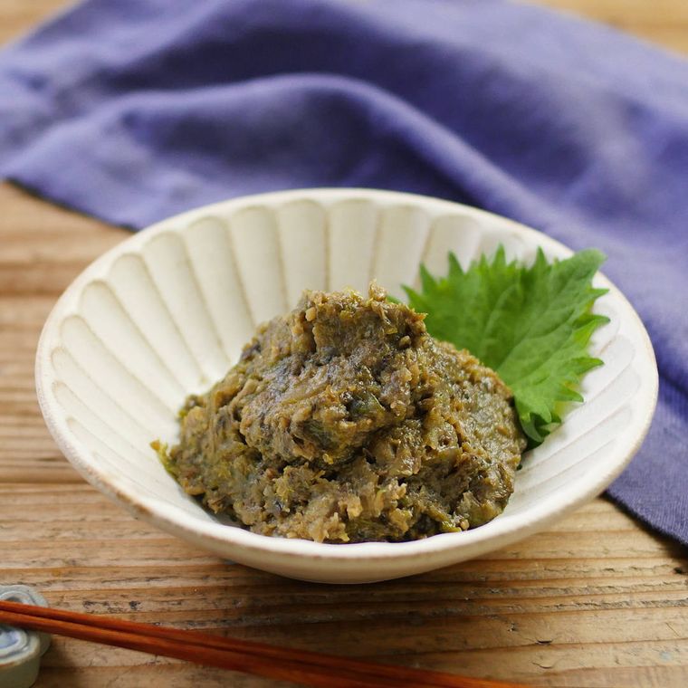 器に盛られた、ふき味噌