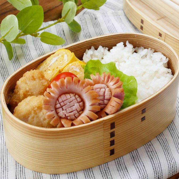 弁当箱に詰められたお花の詰められた