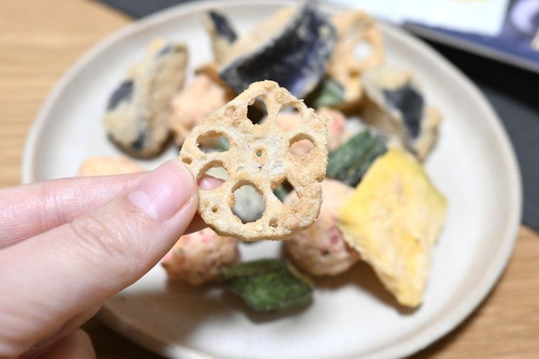 ドン・キホーテの揚げ揚げ天ぷらスナック めんつゆ仕立て 野菜編のれんこんをピックアップした画像