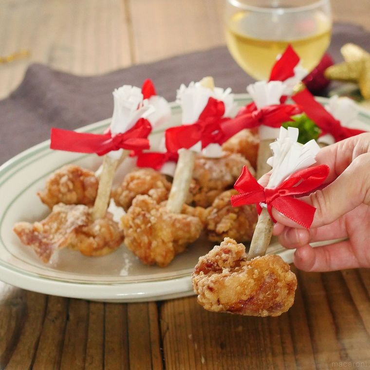 楕円の皿に盛られた骨まで食べられるチューリップ唐揚げ