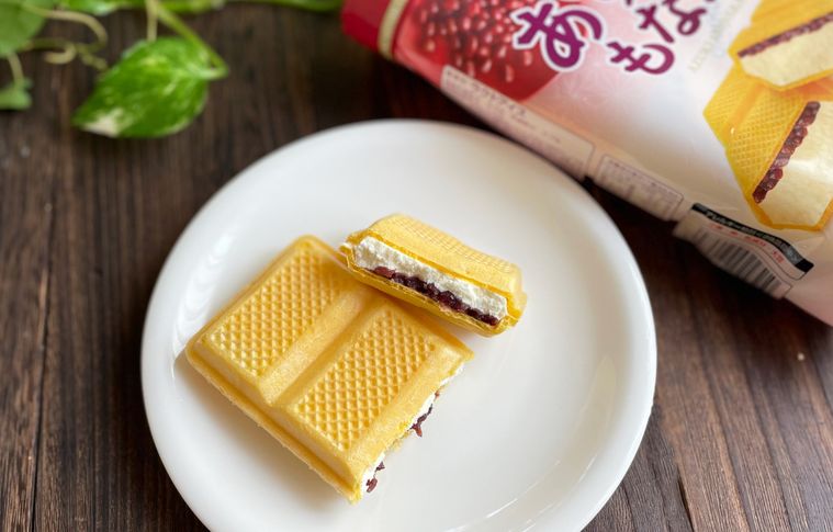 オハヨーあずきもなかの断面写真