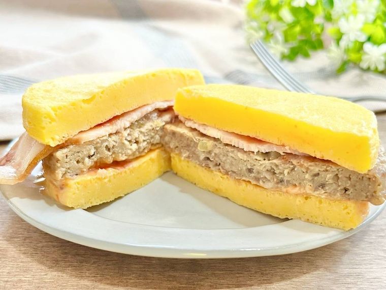 ジャンクなのに低糖質!ローソン「たまごでサンド!たまごバーガー」が革命的の画像