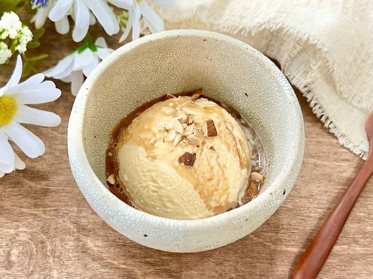 全紅茶好きに教えたい。カルディ「ロイヤルミルクティベース」はアイスに直がけが正解の画像
