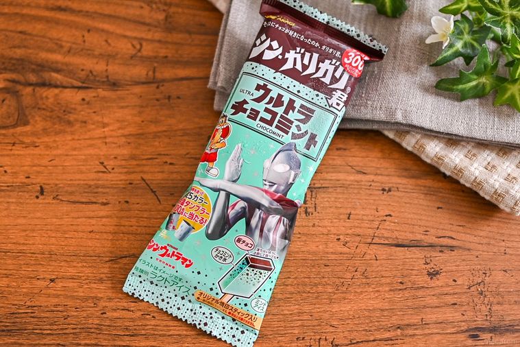 贅沢な板チョコ入り!シン・ガリガリ君ウルトラチョコミントは食感も贅沢な逸品【365日アイス女子】の画像