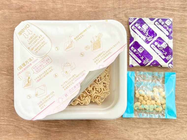噂のハッピーターン味焼きそばを実食!“魔法の粉” を使わずに再現された味とは!?の画像