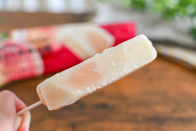 セブン限定の「まるで完熟白桃」がもはや白桃そのもの。甘みがギュッと詰まった夏にぴったりな味【365日アイス女子】の画像