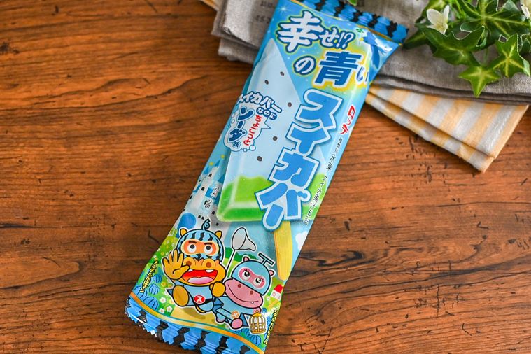 セブンだけで買える「青いスイカバー」の正体は!? 爽やかさ満載で夏にぴったりの味わい【365日アイス女子】の画像