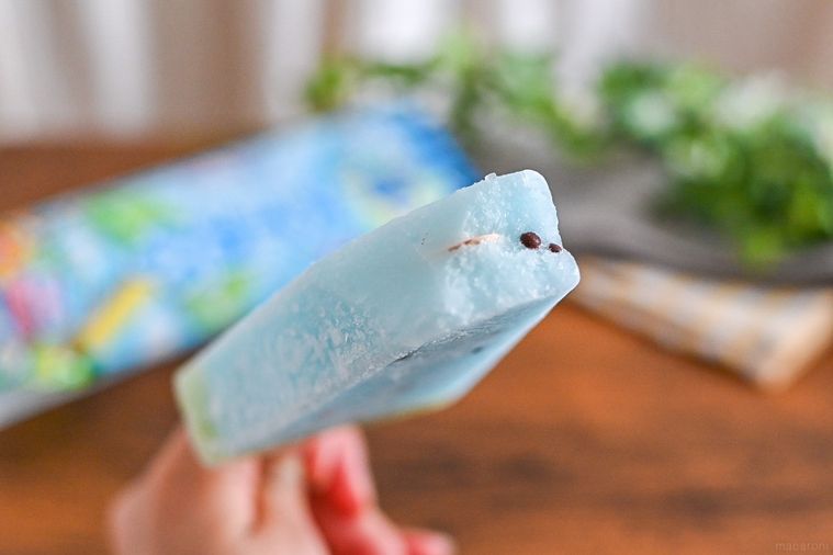 セブンだけで買える「青いスイカバー」の正体は!? 爽やかさ満載で夏にぴったりの味わい【365日アイス女子】の画像