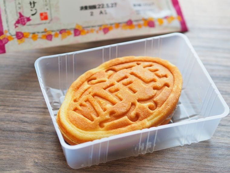 パッケージから取り出したあんバタサンの今だけワッフル