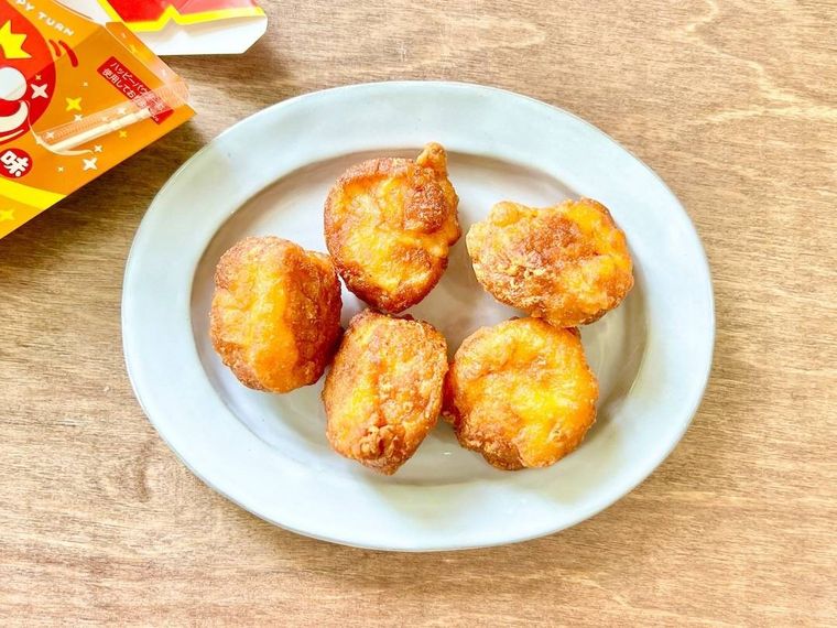 ハッピーターン味のからあげクンに予想外の展開が!食べてみて気づいたあることの画像